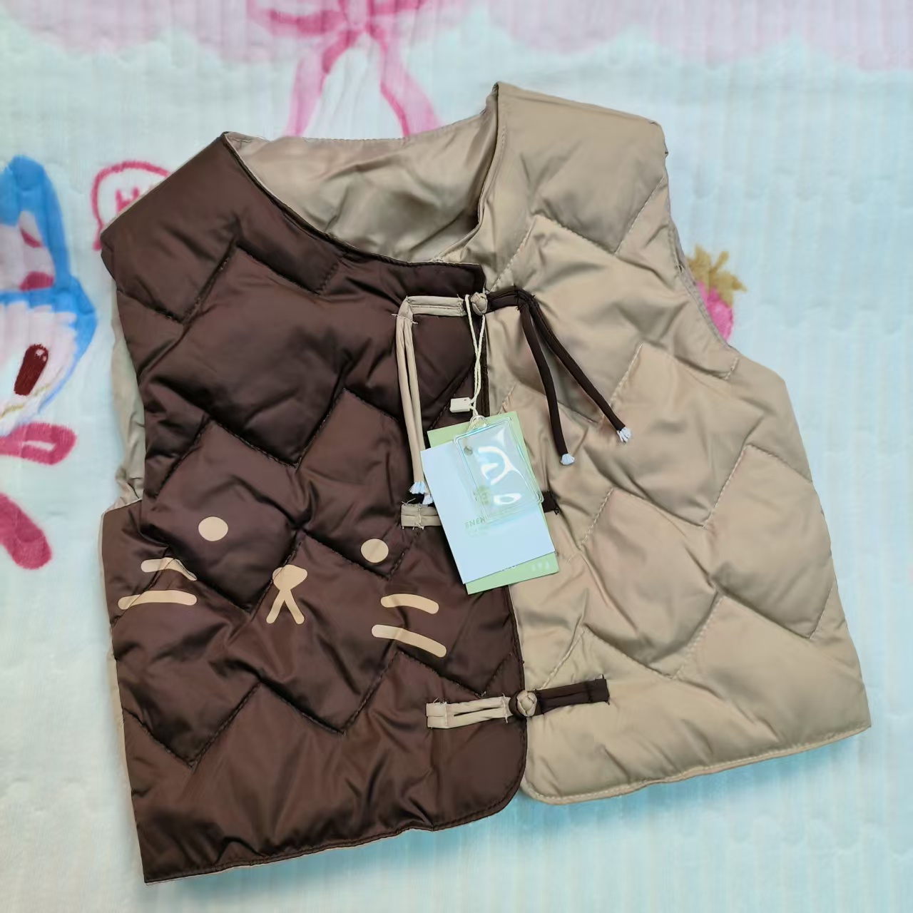 儿童国风拼色羽羽马甲