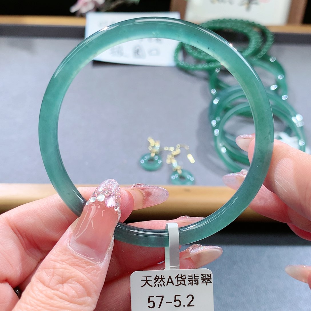 翡翠手镯（圆镯）未镶嵌