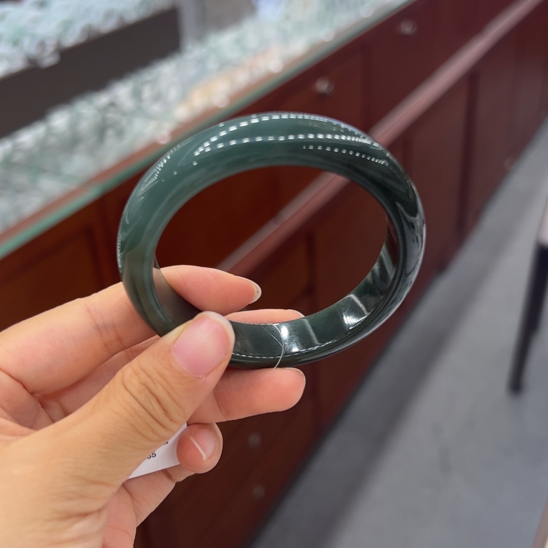 翡翠手镯未镶嵌苏*