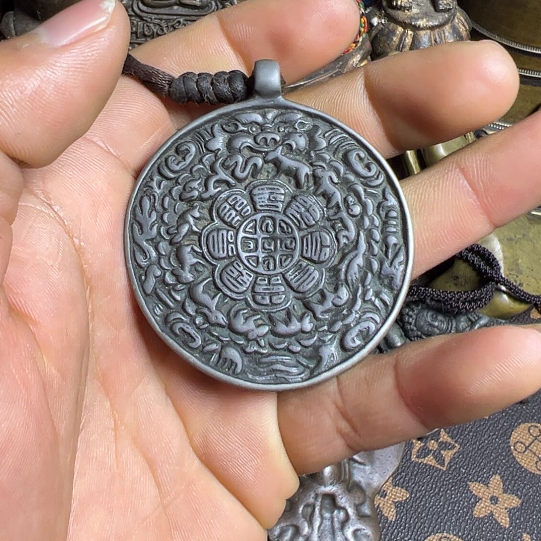 琉璃手工艺品是**梁谢谢