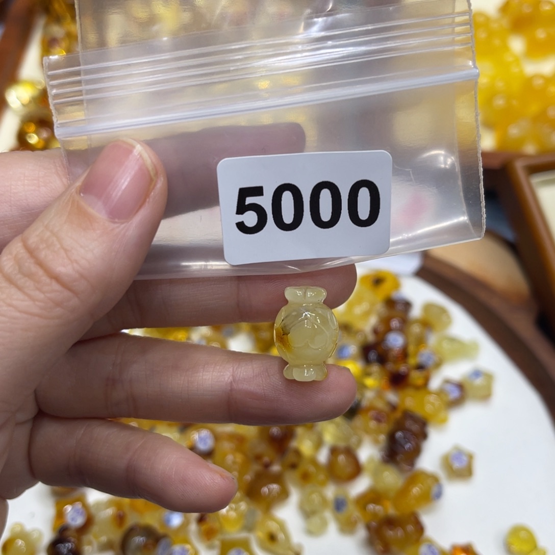 琥珀珠宝奇石未镶嵌