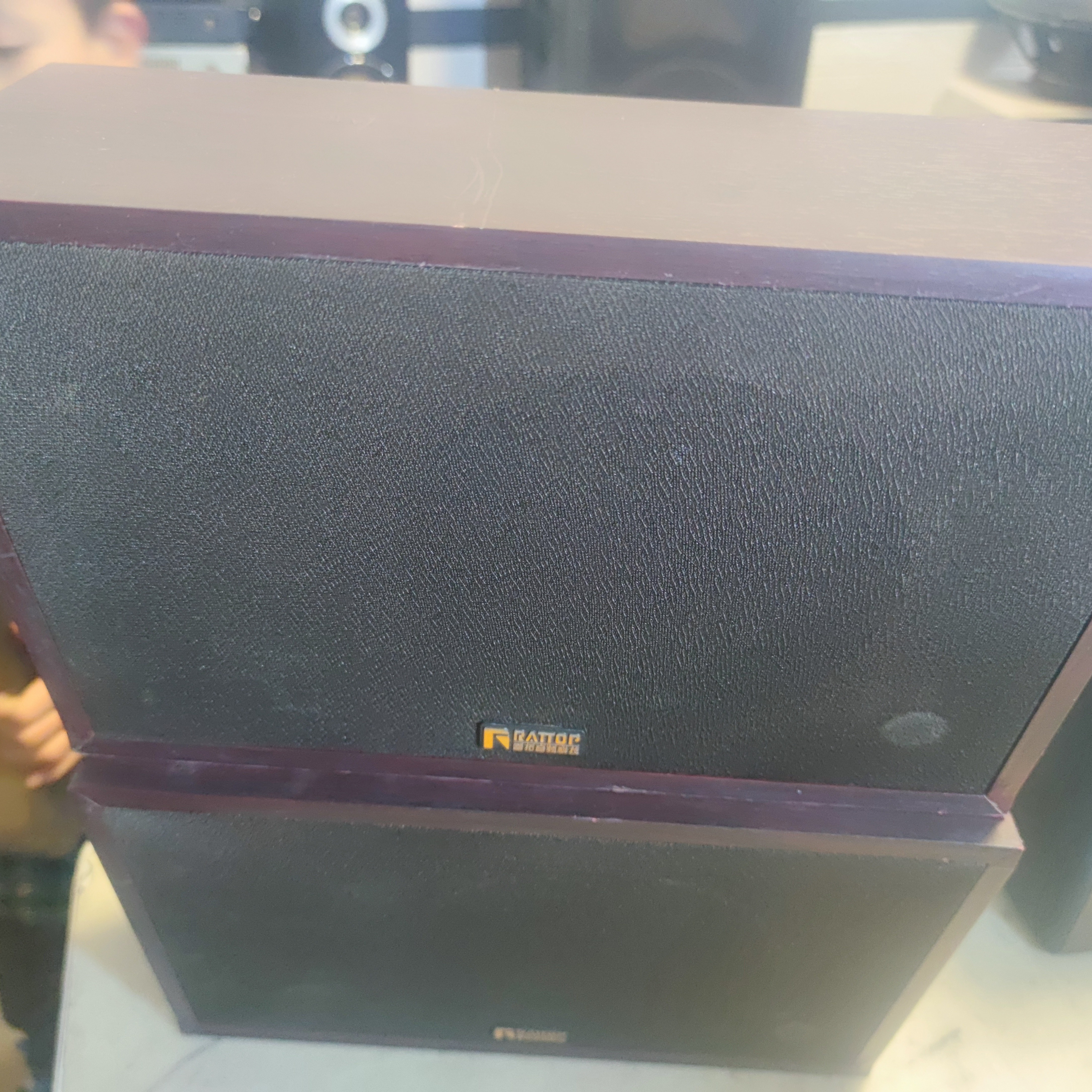 9新  小书架箱一对，成色如图，不包邮费，无七天无理由退货