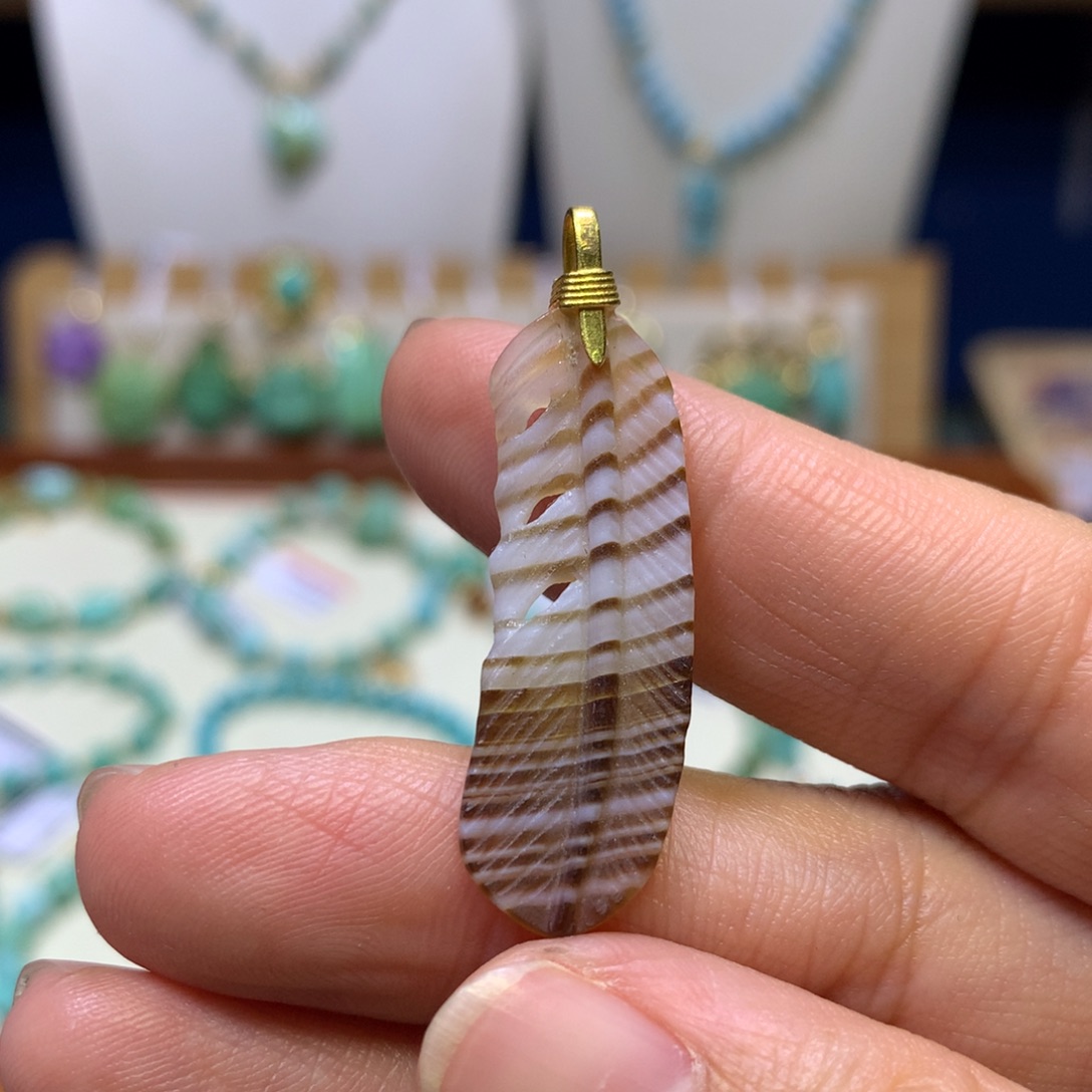 玛瑙/玉髓18K金镶嵌吊坠
