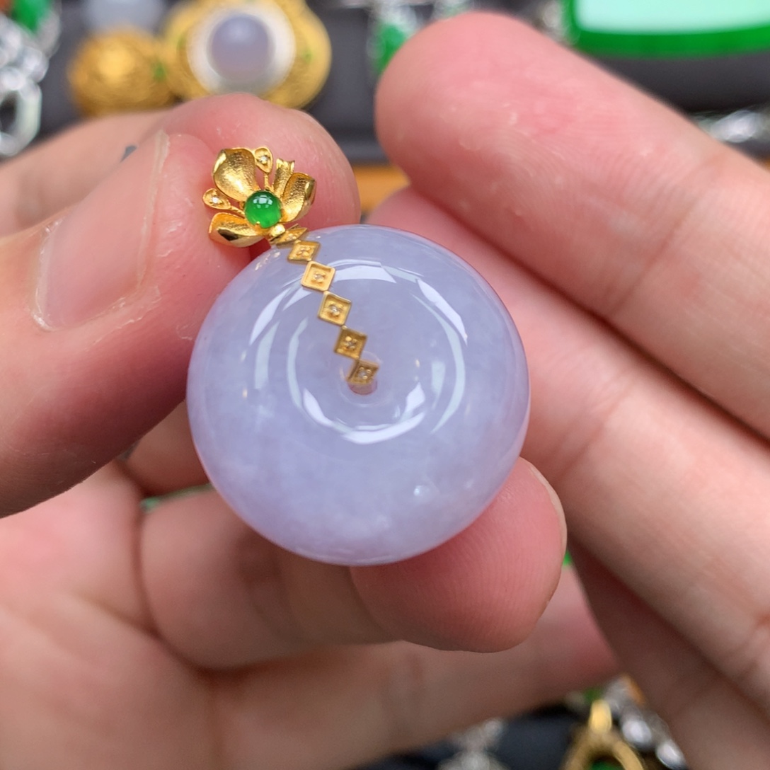 翡翠18K金镶嵌颈饰