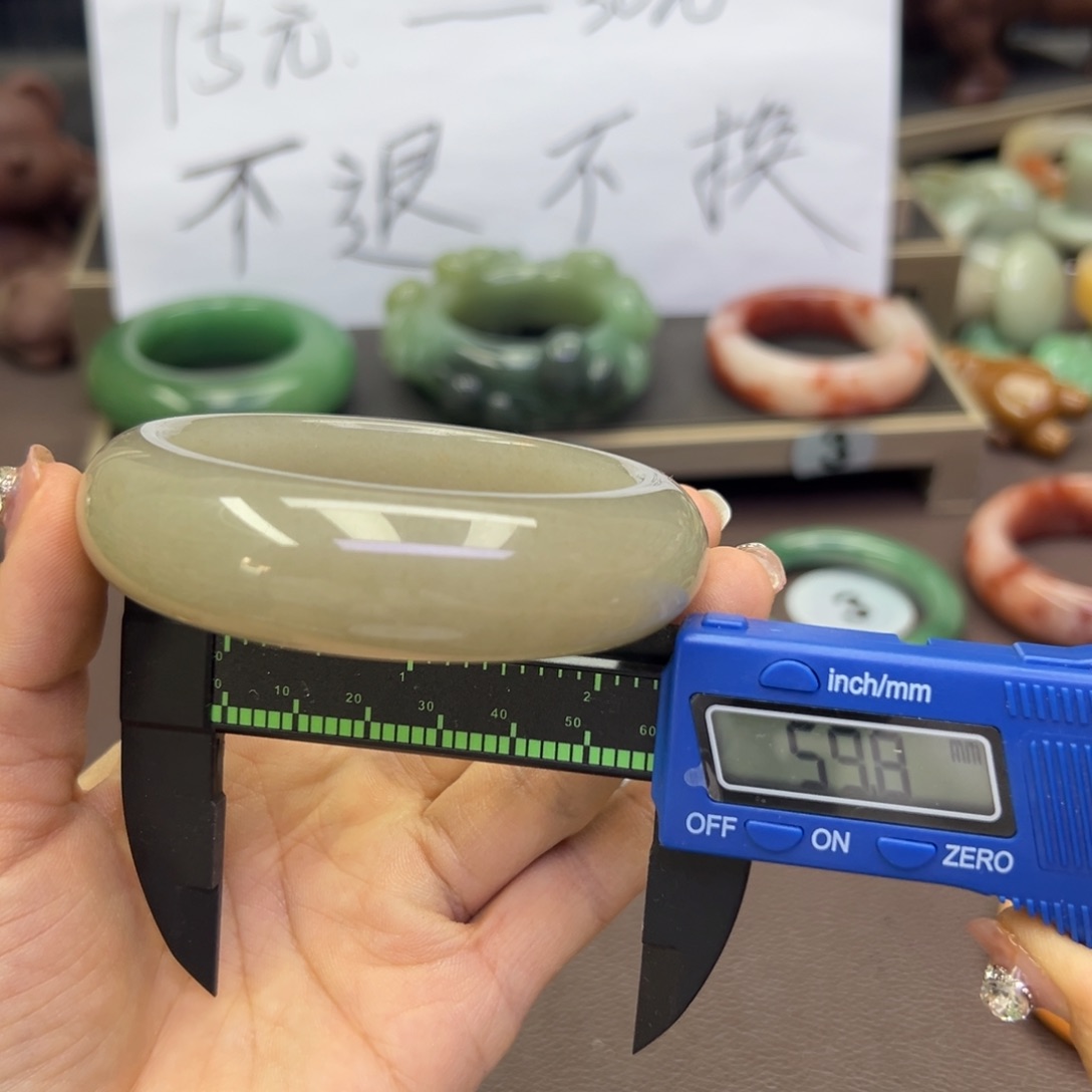 未镶嵌手镯石英岩玉