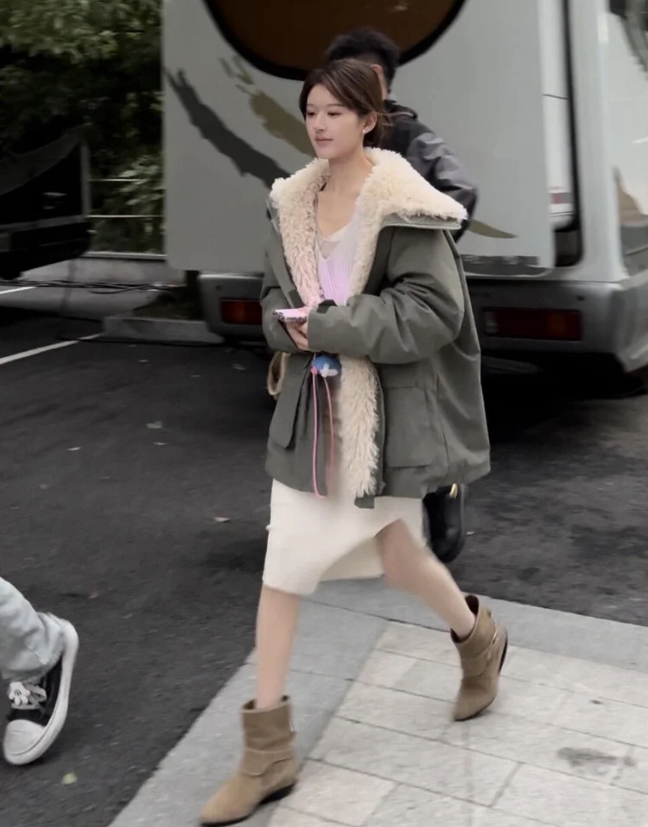 恋人赵露思阮妤同款军绿色羊羔毛冲锋衣外套女派克服羊羔绒棉服女