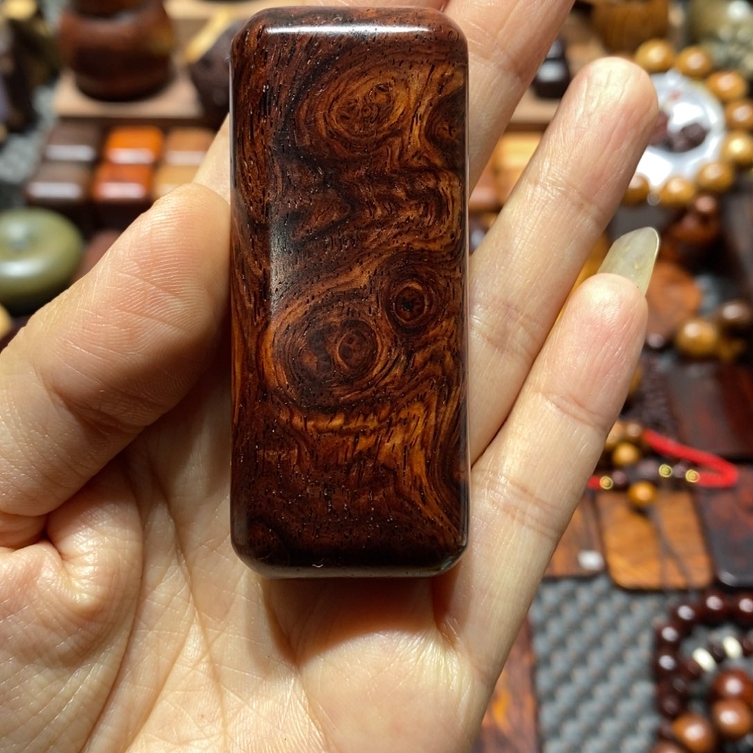 齐***胜微凹黄檀（南美大红酸枝）木