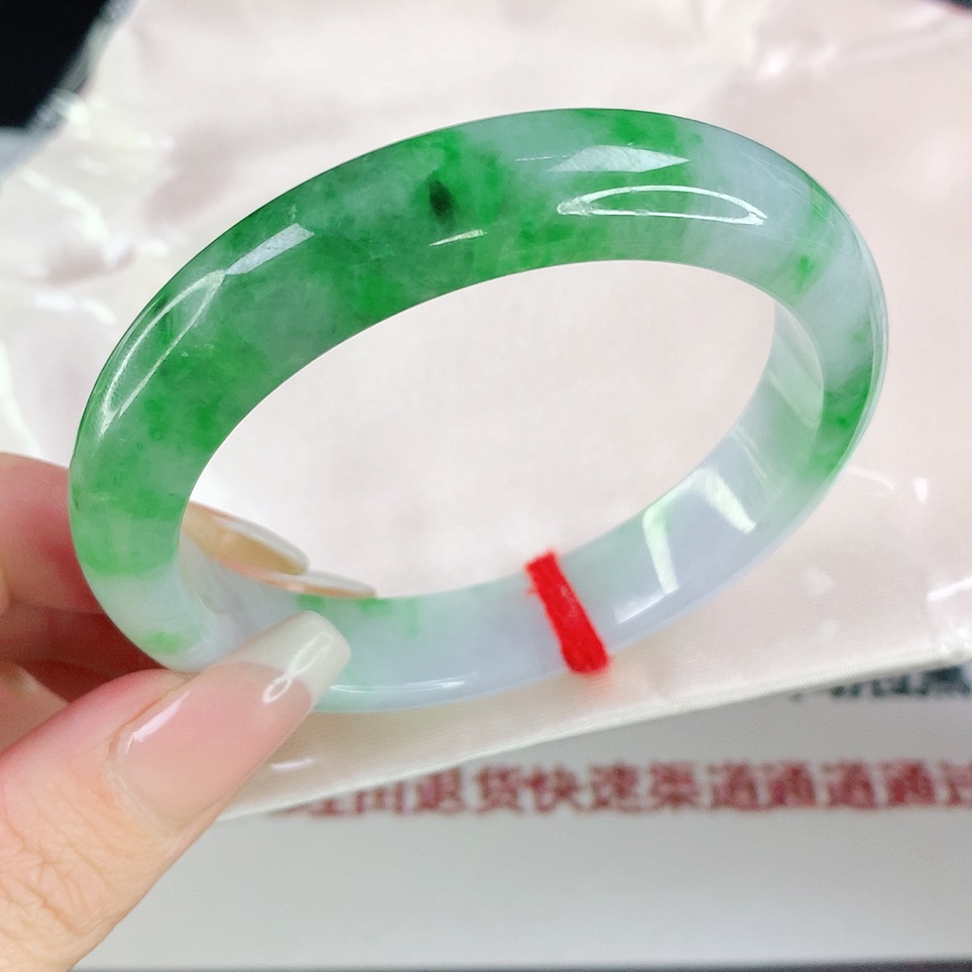 翡翠手镯未镶嵌57圈