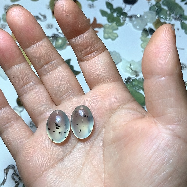 蛇纹石玉未镶嵌耳环