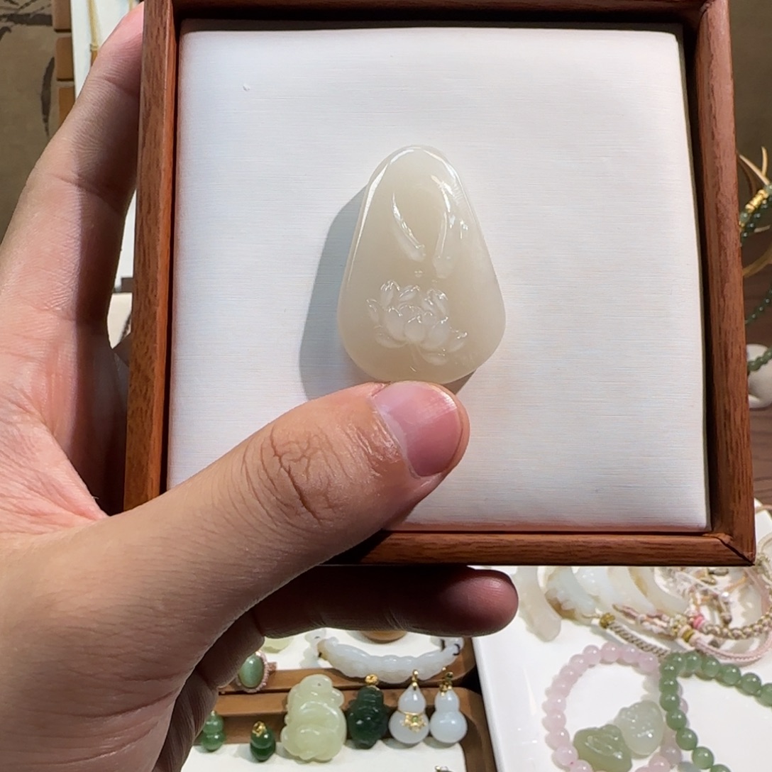 和田玉未镶嵌颈饰
