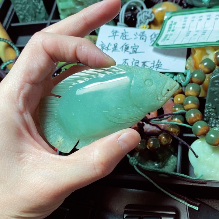 蛇纹石玉颈饰未镶嵌