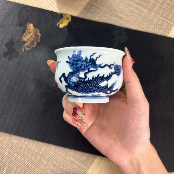 【阳春白雪】青花釉里红麒麟献瑞炉式杯