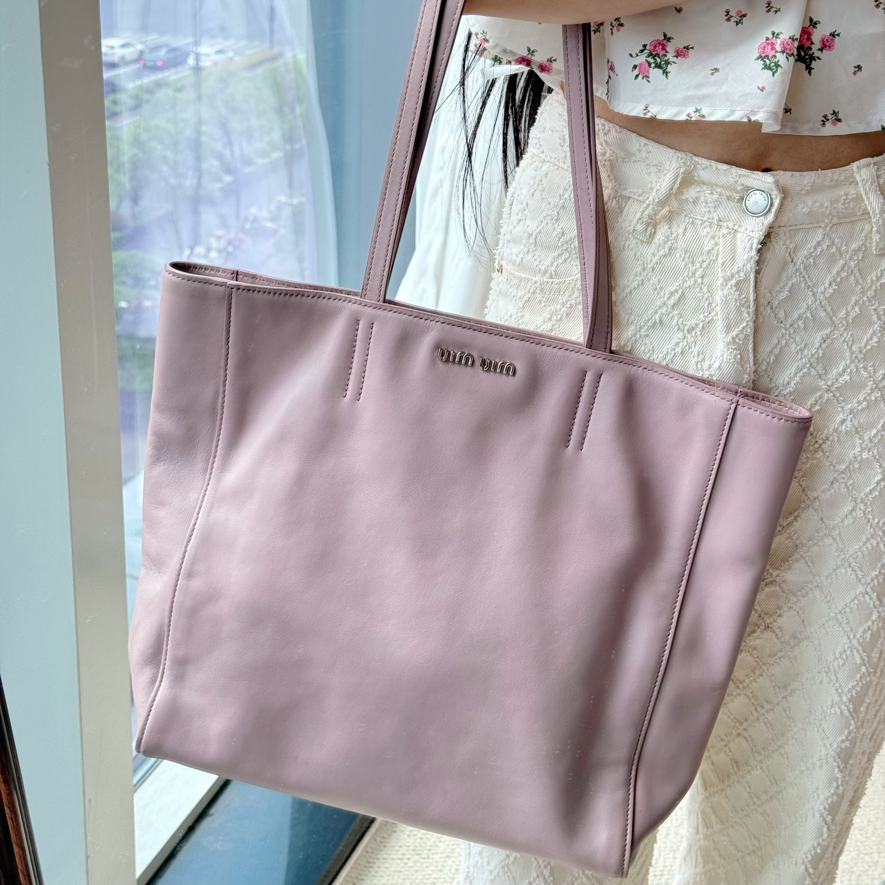 95新 MIU MIU/缪缪 95新miumiu皮粉色大号购物袋
