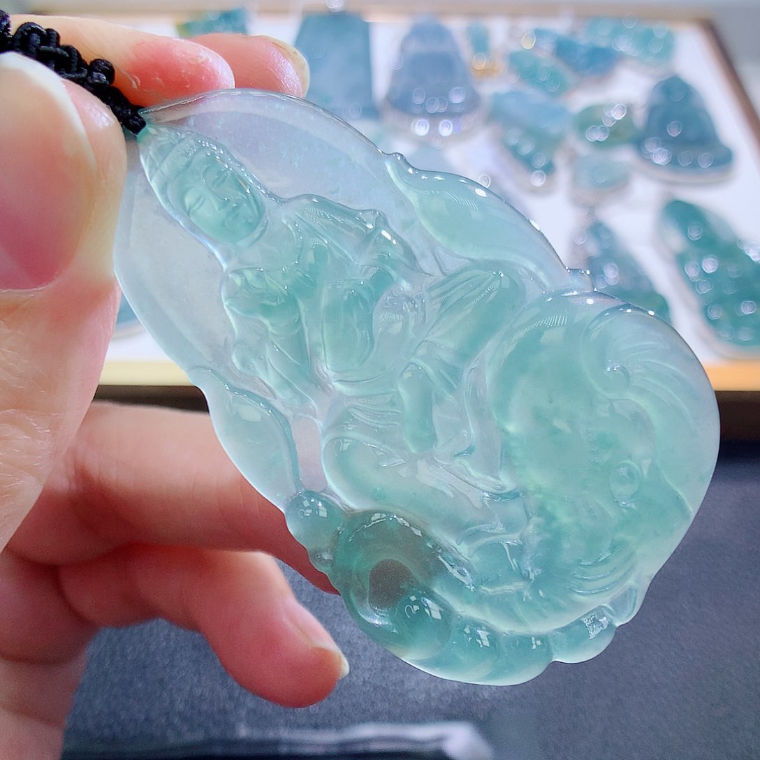 翡翠颈饰未镶嵌翡翠