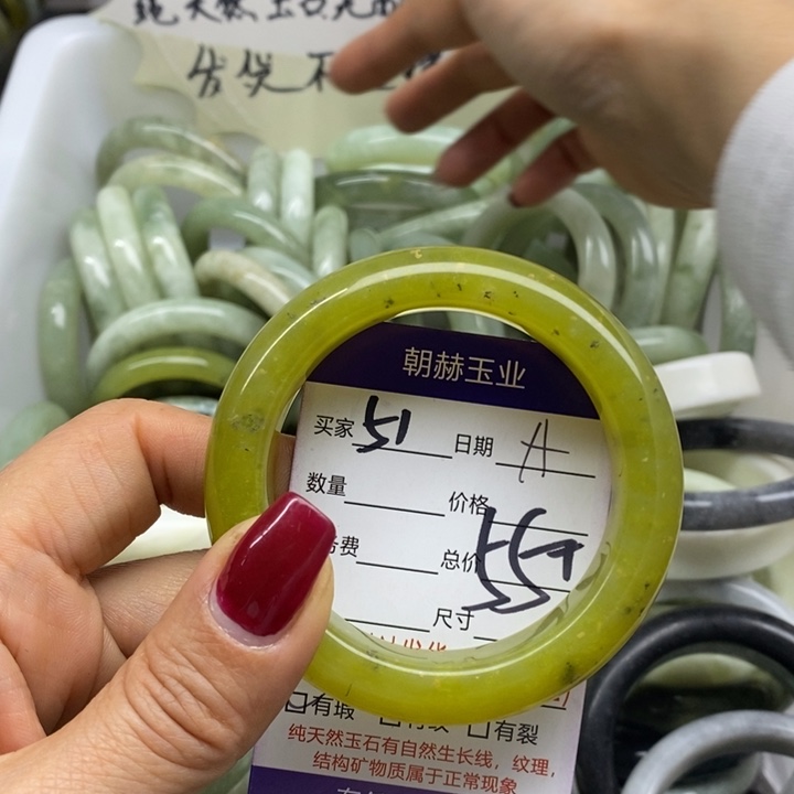 蛇纹石玉手镯未镶嵌