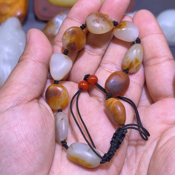 七***七和田玉未镶嵌颈饰