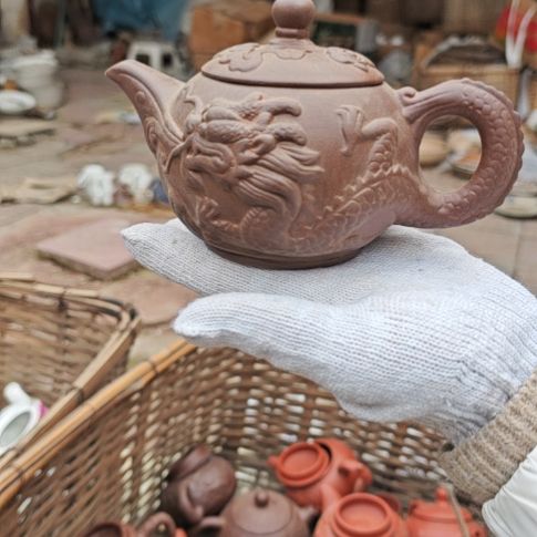 库存微瑕紫砂壶一个