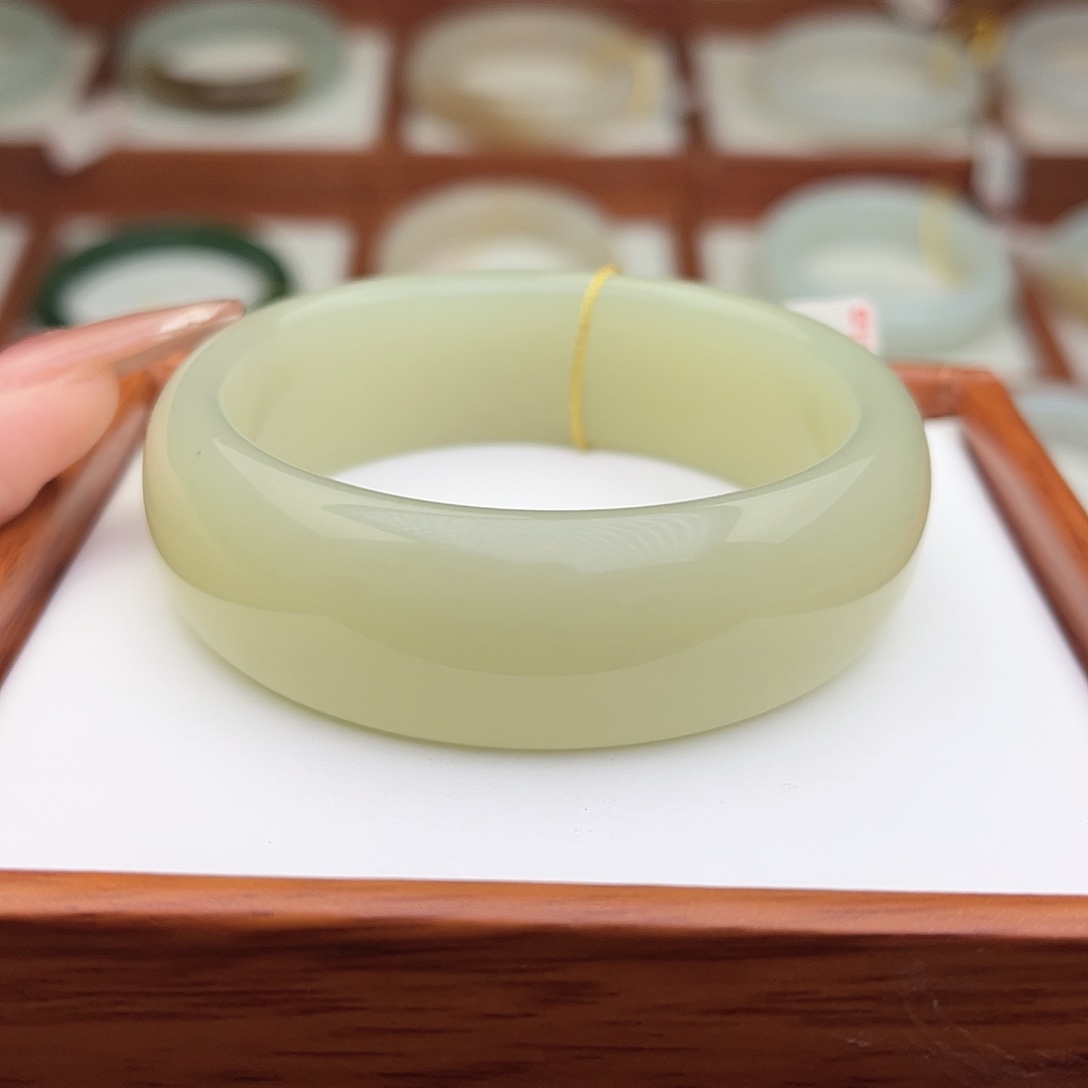 和田玉未镶嵌手镯52.2