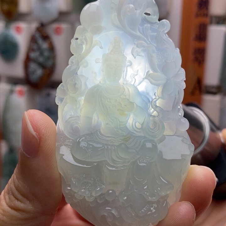 翡翠未镶嵌颈饰观音