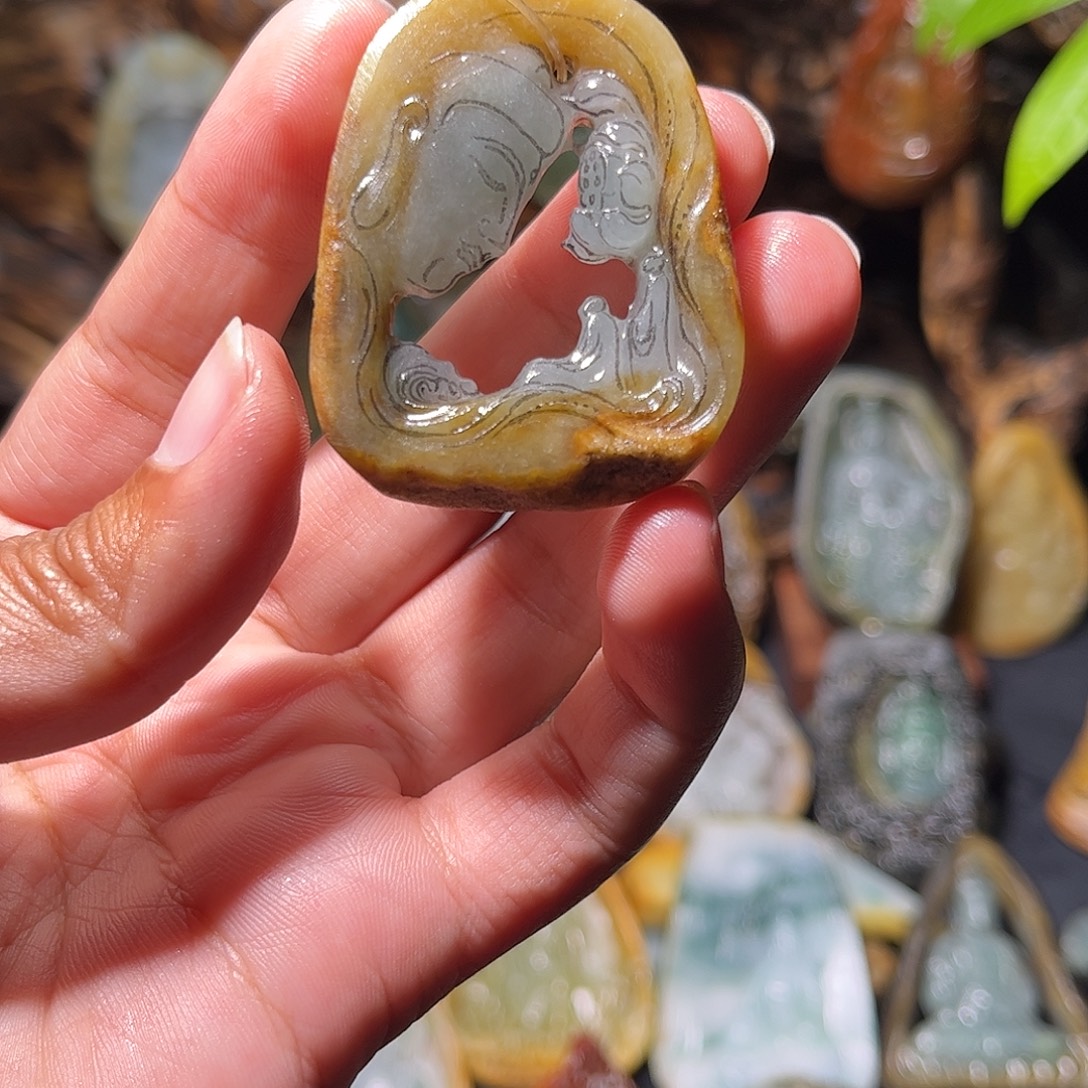 定制翡翠未镶嵌镂空佛