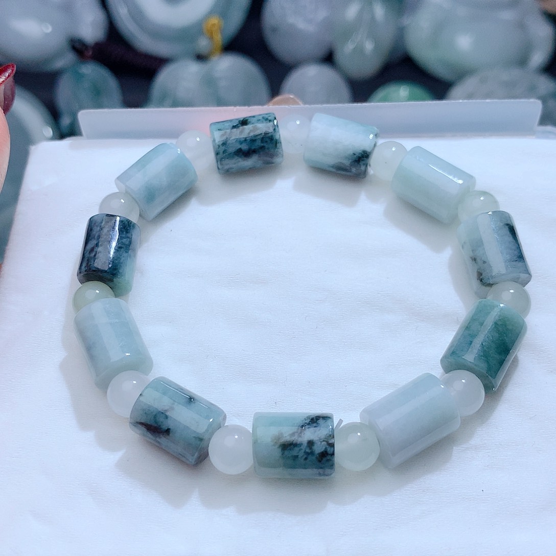 翡翠颈饰未镶嵌2677。