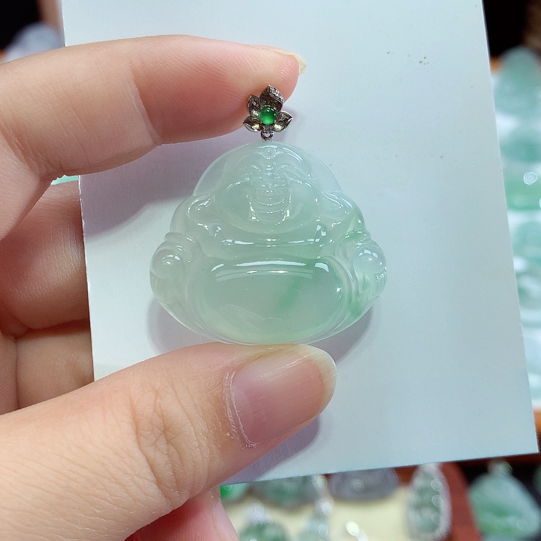 颈饰18K金镶嵌翡翠佛