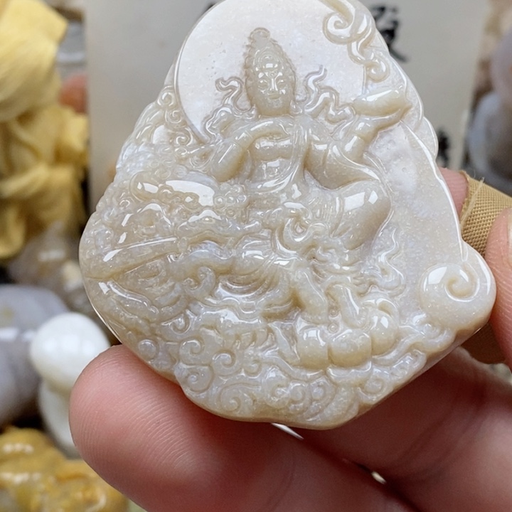 颈饰未镶嵌硅化珊瑚（珊瑚玉）