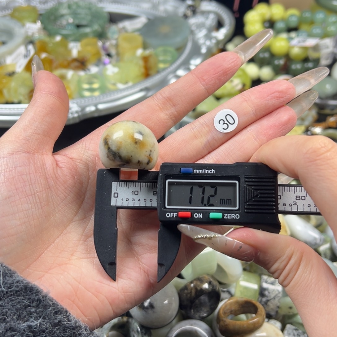 蛇纹石玉未镶嵌戒指