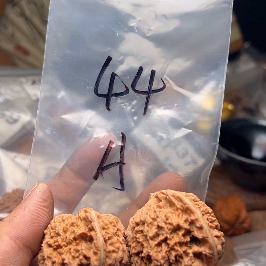 【闪购商品】文玩核桃吊坠今天