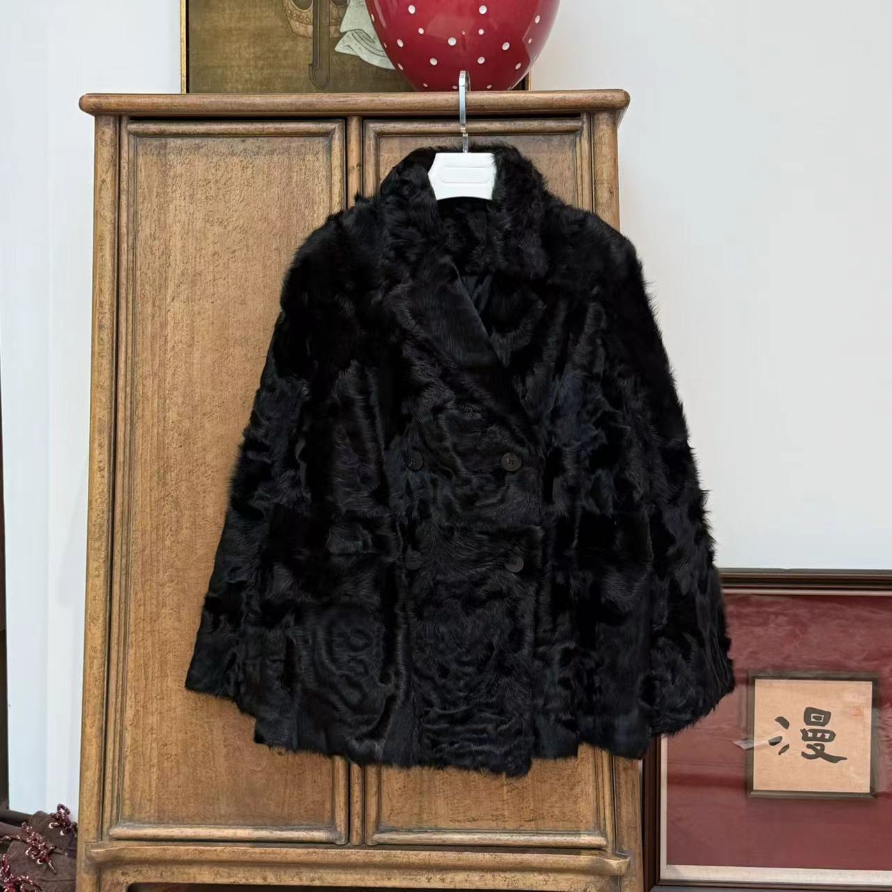 漫颜刘2024秋冬新黑色羊皮毛一体皮草翻领单排扣西装领百搭上衣