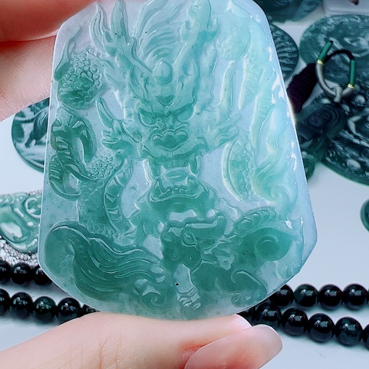 翡翠未镶嵌颈饰多样性发货天然的A货翡翠