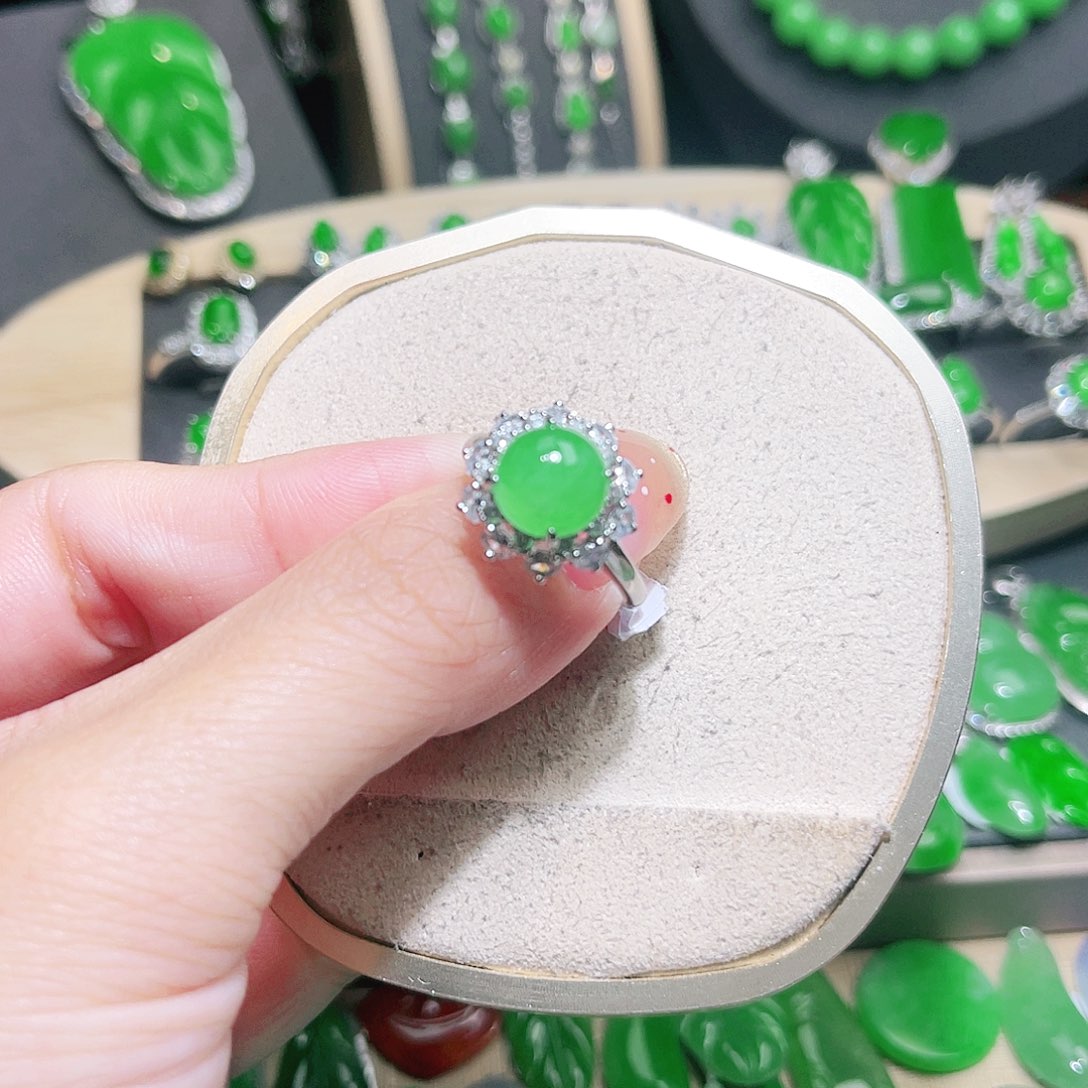 未镶嵌挂件翡翠裸石