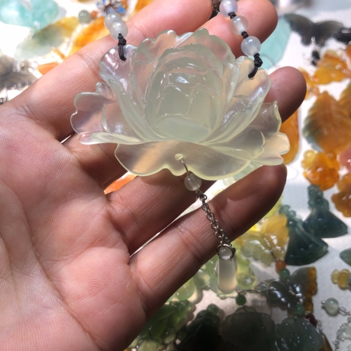 蛇纹石玉未镶嵌耳钉