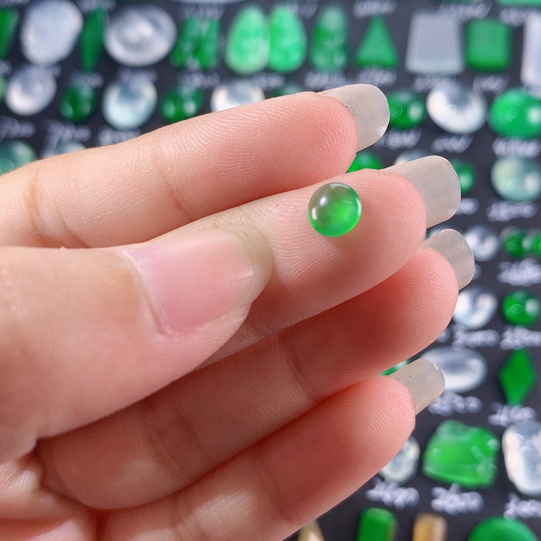 【闪购商品】翡翠颈饰未镶嵌绿蛋