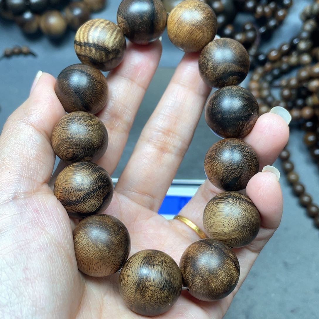 沉香手串白棋瘤疤1.8