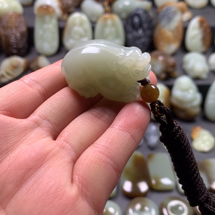 和田玉（糖玉）颈饰未镶嵌