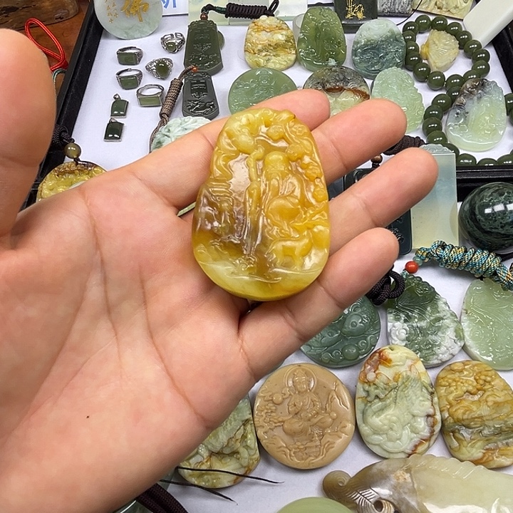 岫玉未镶嵌吊坠(赠链)