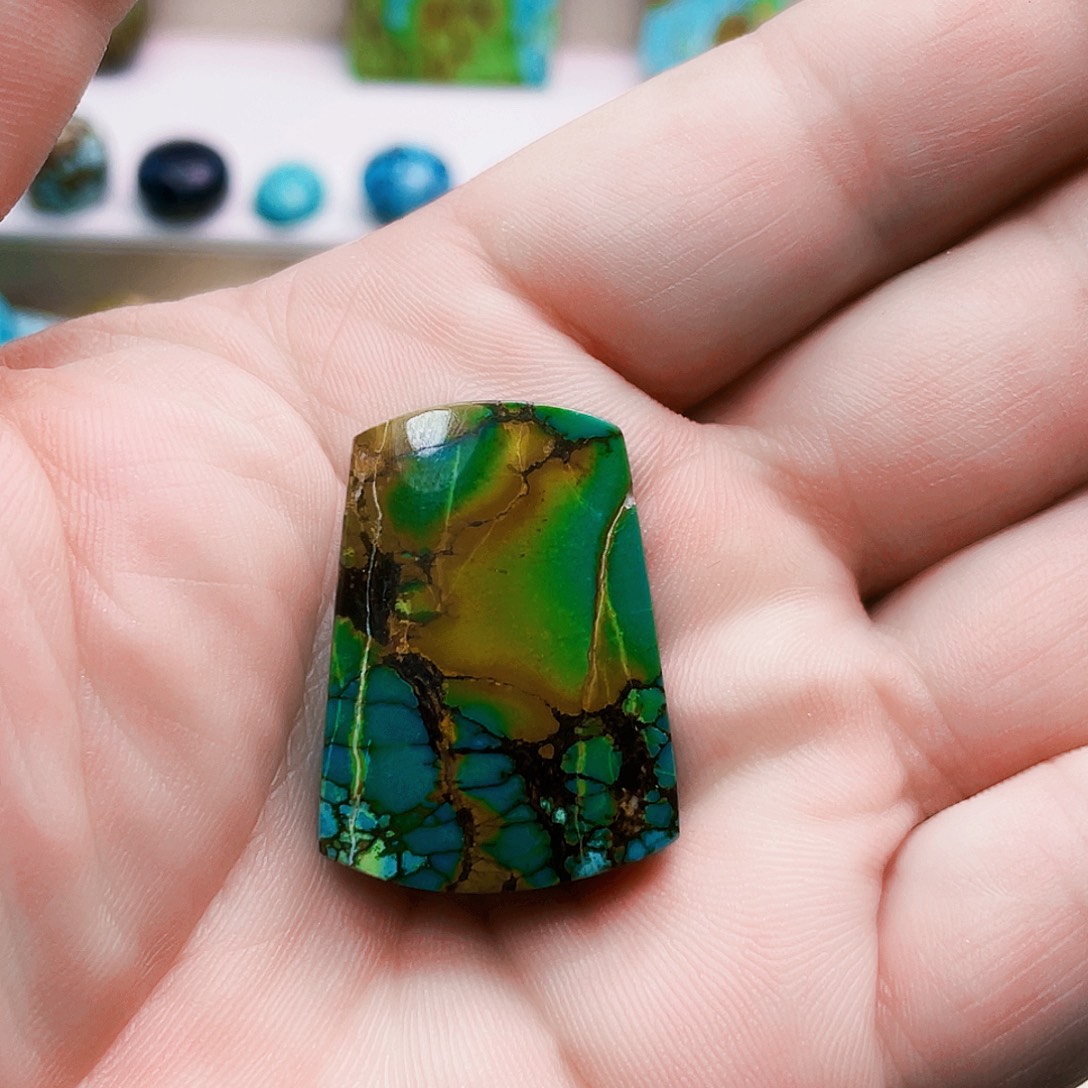 绿松石未镶嵌颈饰