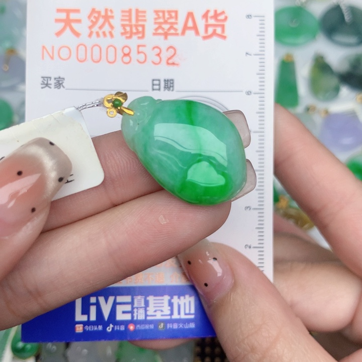 翡翠18K金镶嵌颈饰福瓜