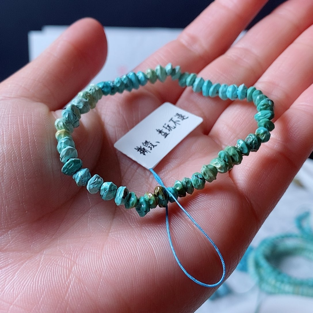 绿松石颈饰未镶嵌