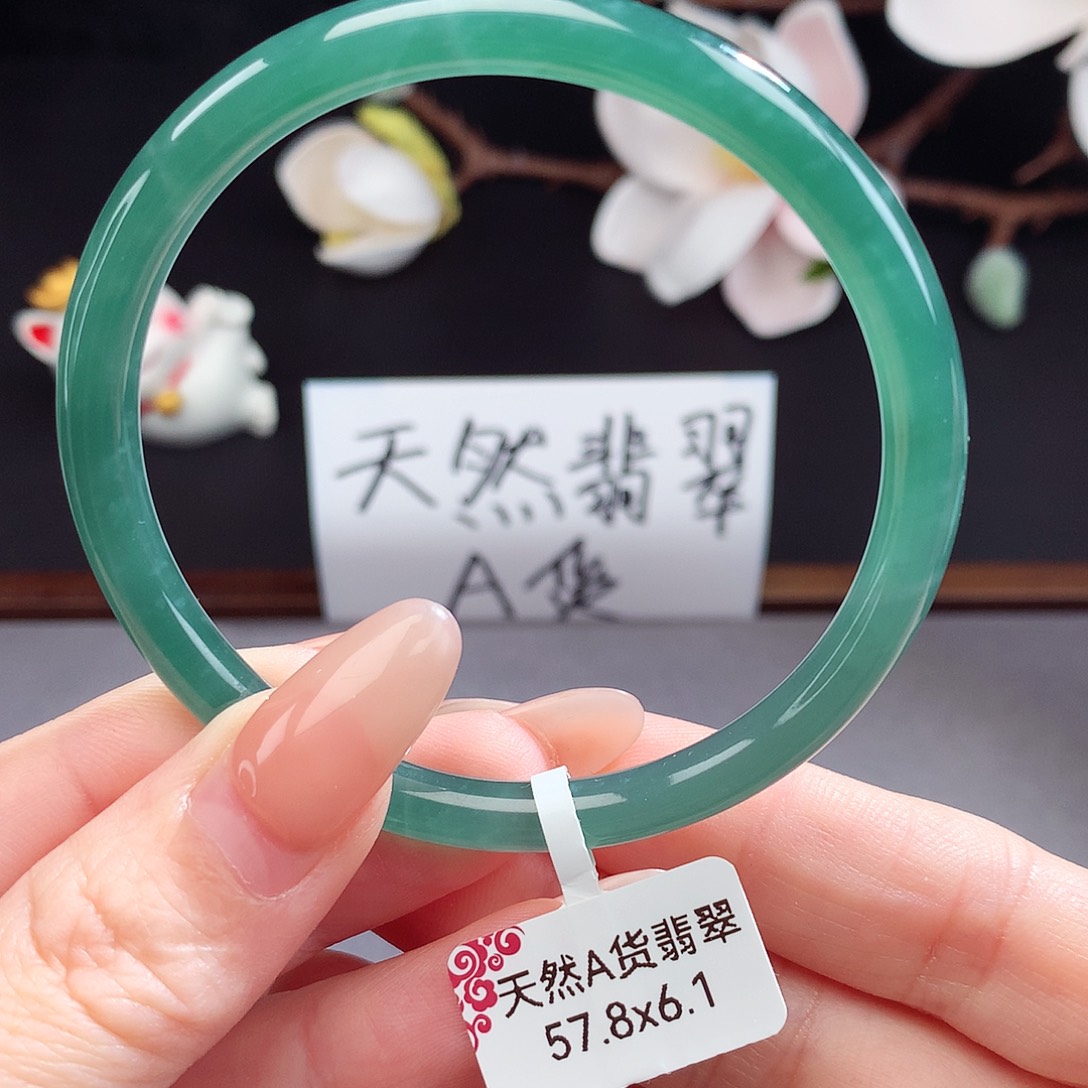 翡翠手镯（圆镯）未镶嵌