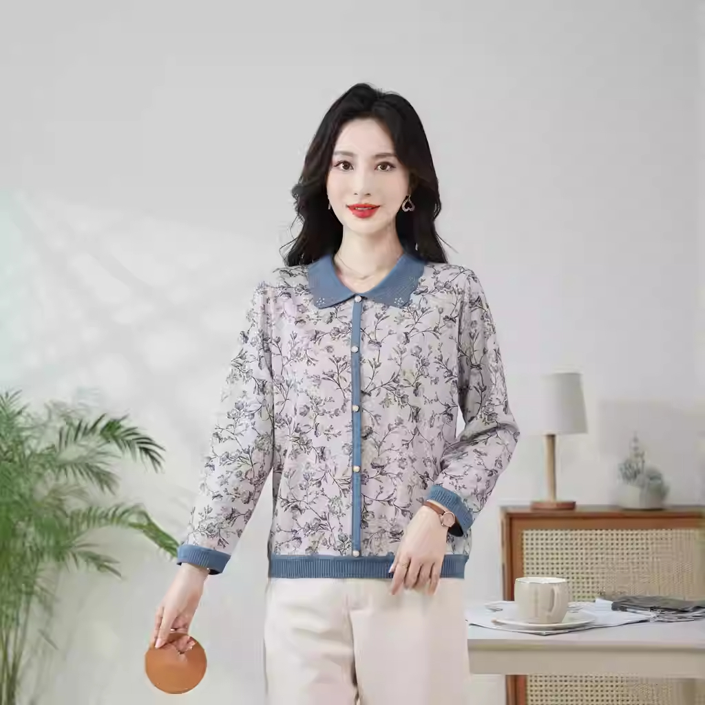 2025洋气妈妈春秋装新款打底衫大码T恤女中老年宽松遮肚翻领上衣