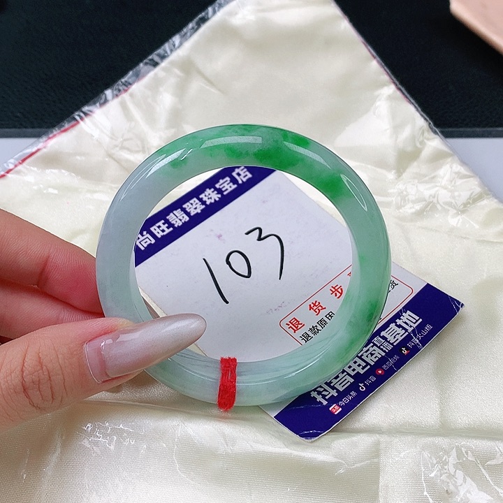 翡翠手镯未镶嵌翡翠12
