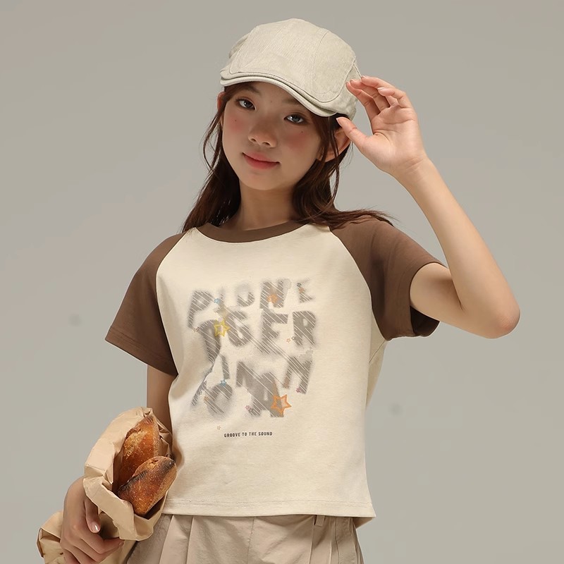 小女森女童夏季T恤撞色插肩袖短袖中大童字母印花杏色短款上衣女