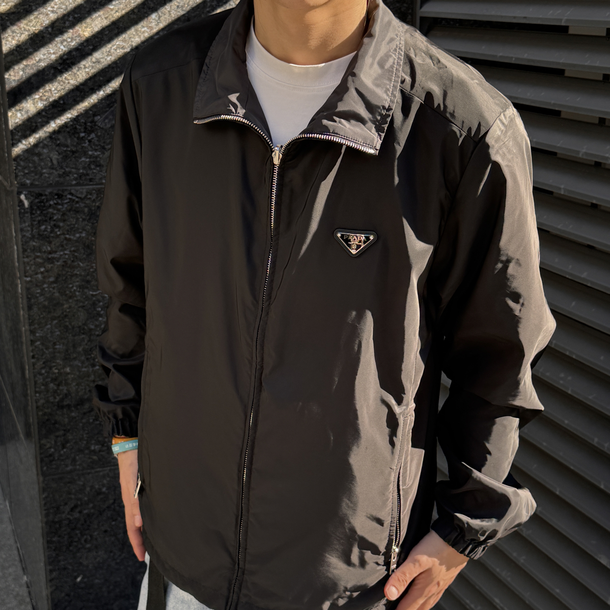 未使用 Prada/普拉达 新款黑灰三角标双面夹克/52/工价18800/3648
