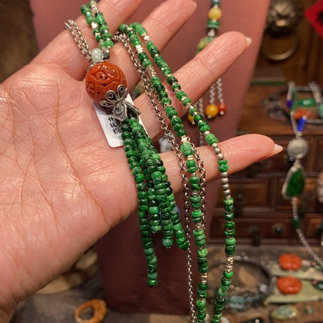 翡翠吊坠(赠链)未镶嵌