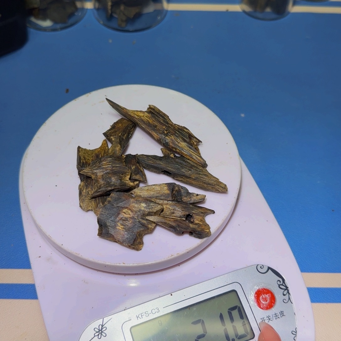 沉香手把件沉香奇楠流油块料20克