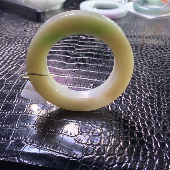 定制翡翠未镶嵌手镯