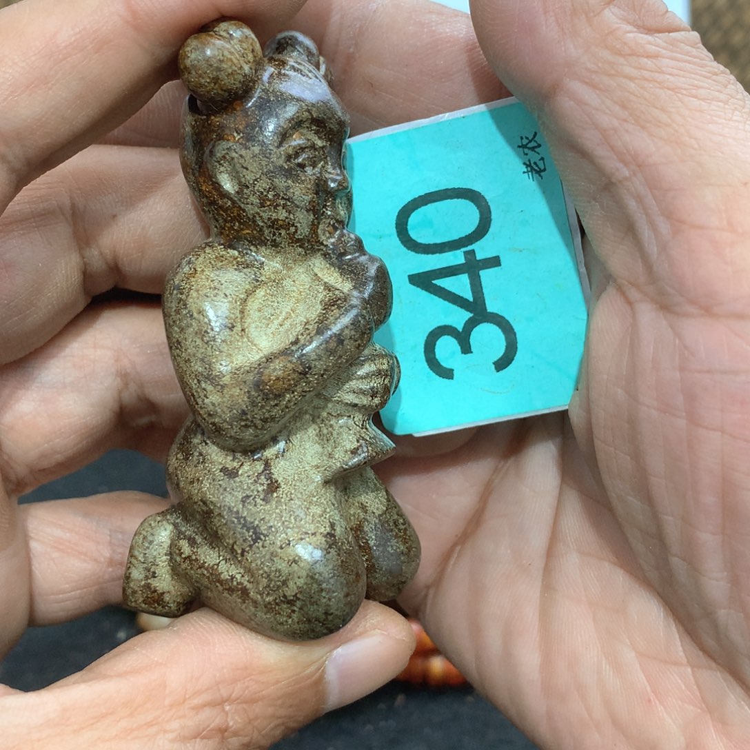 未镶嵌透闪石-蛇纹石玉颈饰