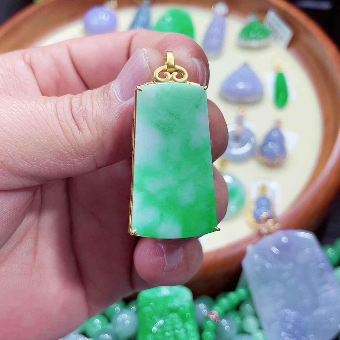 翡翠吊坠(不含链)18K金镶嵌